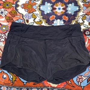 black lululemon shorts 😃